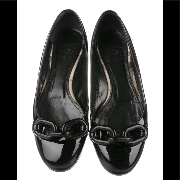 Burberry Shoes - Burberry chain link patent leather flats Sz.36